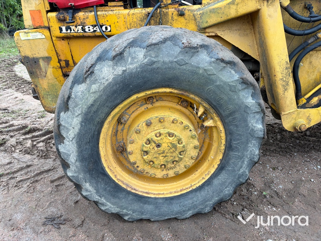 Baklastare Volvo BM LM 840 med skopa