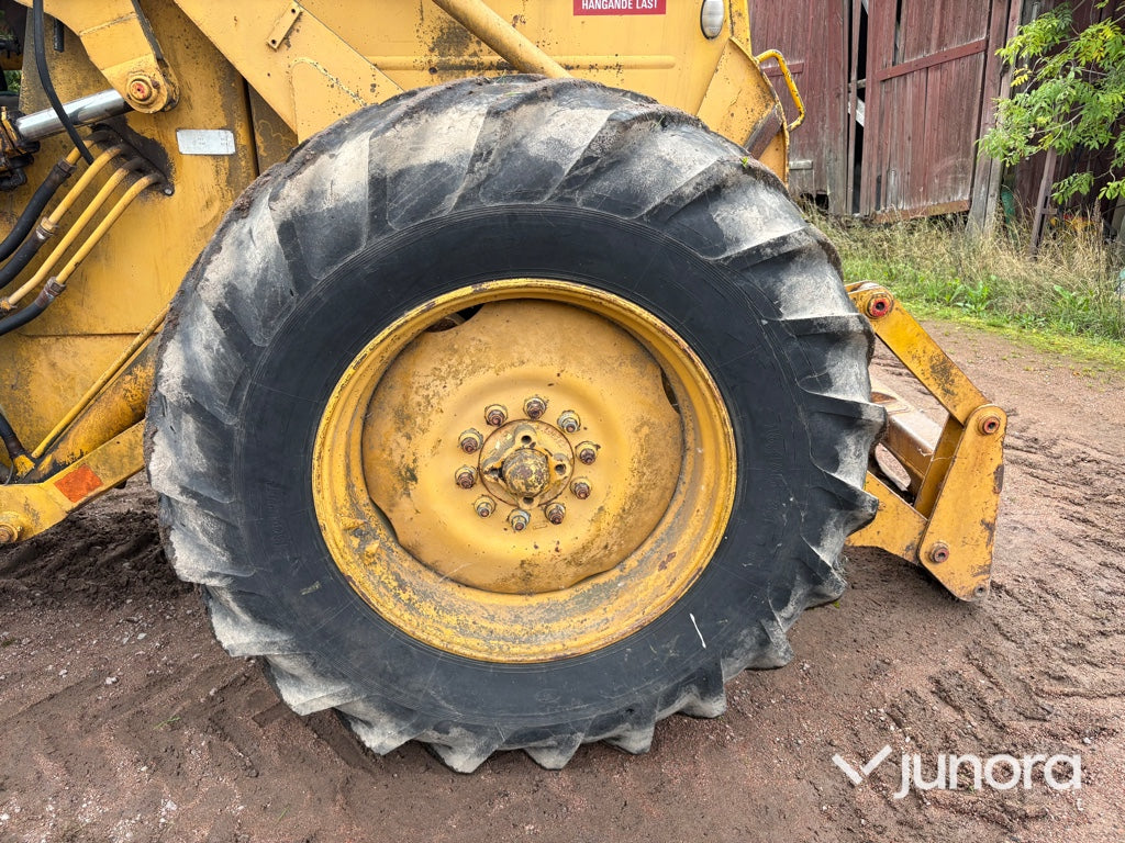 Baklastare Volvo BM LM 840 med skopa