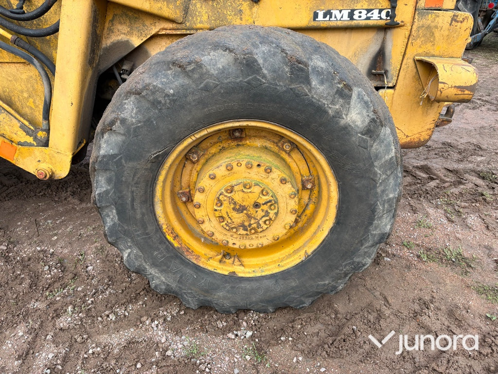 Baklastare Volvo BM LM 840 med skopa