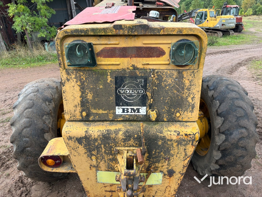 Baklastare Volvo BM LM 840 med skopa