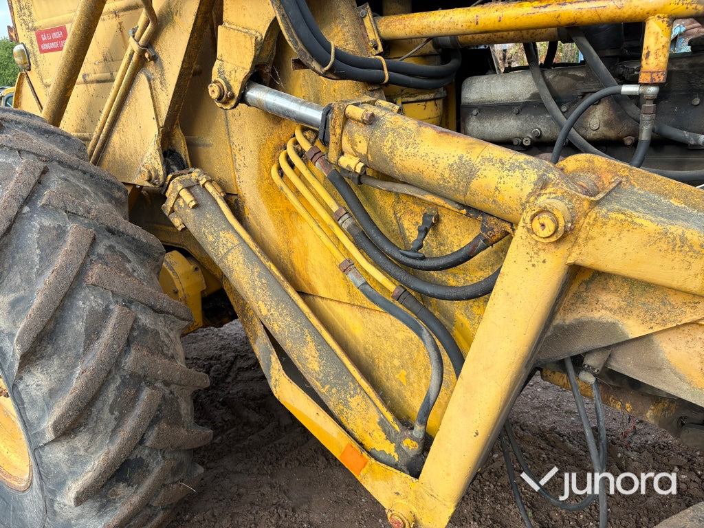 Baklastare Volvo BM LM 840 med skopa