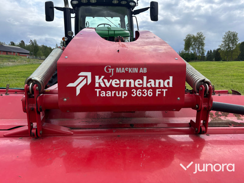 Frontmonterad slåtterkross