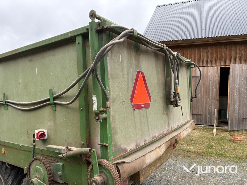 Potatiskärra – eldriven bottenmatta, hydraulisk baklucka