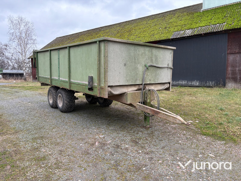 Potatiskärra – eldriven bottenmatta, hydraulisk baklucka