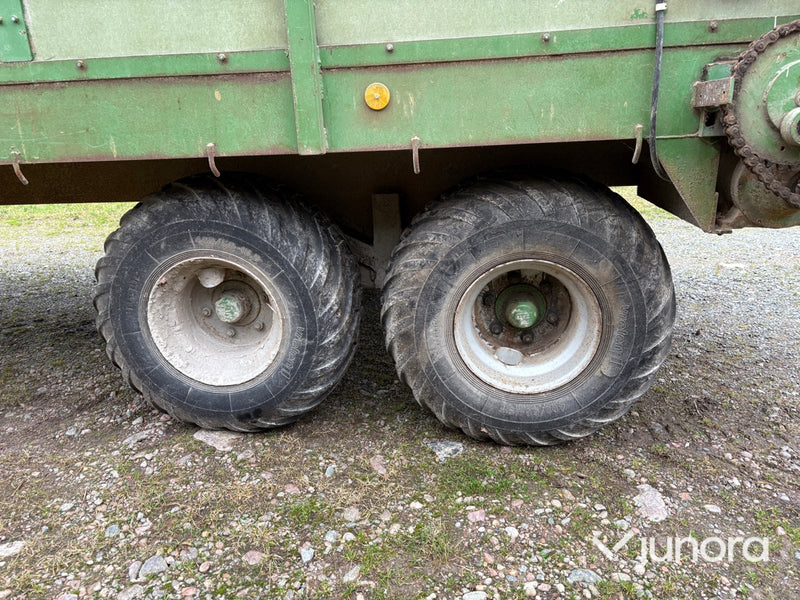 Potatiskärra – eldriven bottenmatta, hydraulisk baklucka