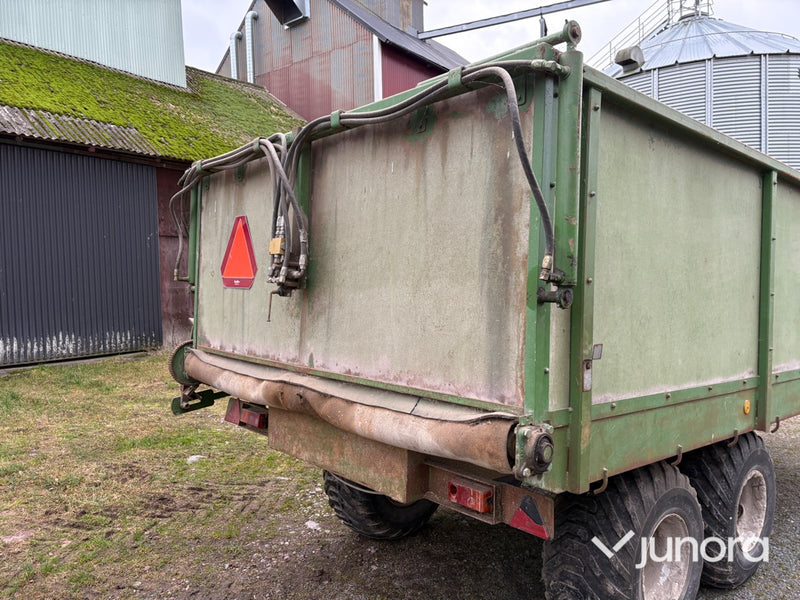 Potatiskärra – eldriven bottenmatta, hydraulisk baklucka