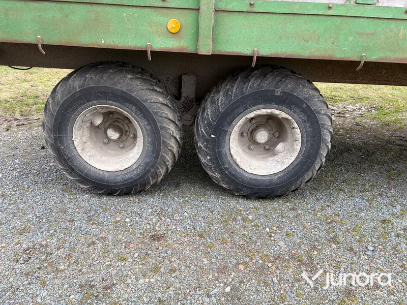 Potatiskärra – eldriven bottenmatta, hydraulisk baklucka