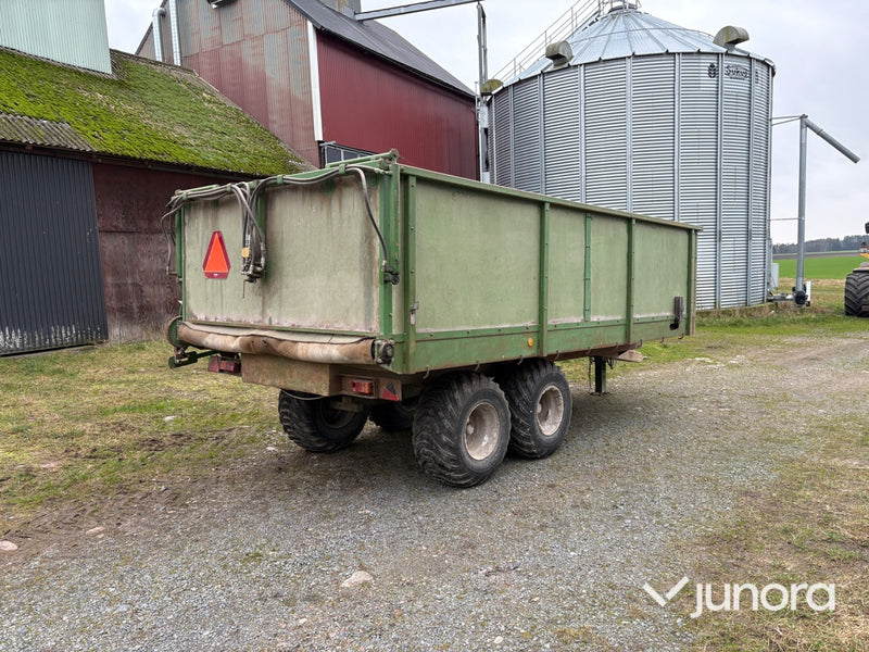 Potatiskärra – eldriven bottenmatta, hydraulisk baklucka