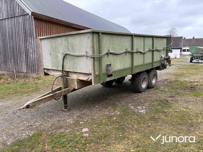 Potatiskärra – eldriven bottenmatta, hydraulisk baklucka