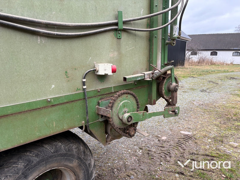 Potatiskärra – eldriven bottenmatta, hydraulisk baklucka