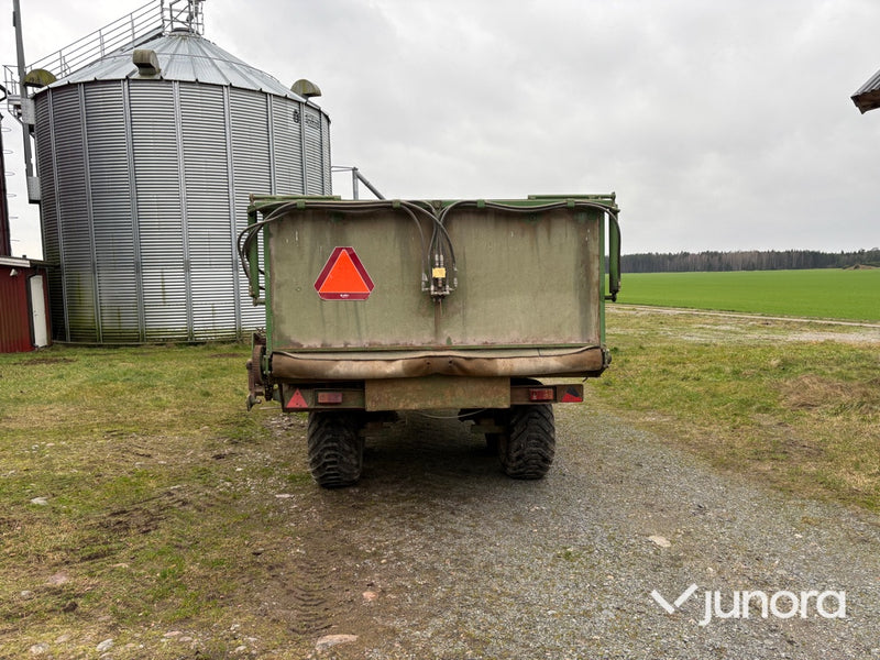 Potatiskärra – eldriven bottenmatta, hydraulisk baklucka