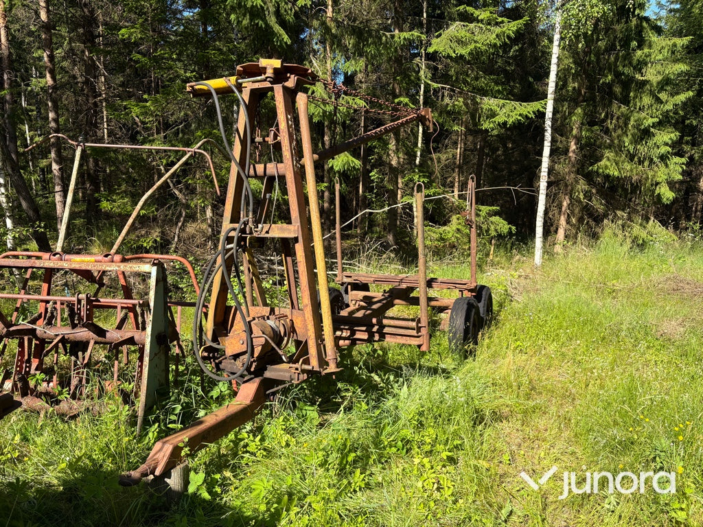 Skogsvagn - STA, Med hydraulisk kran