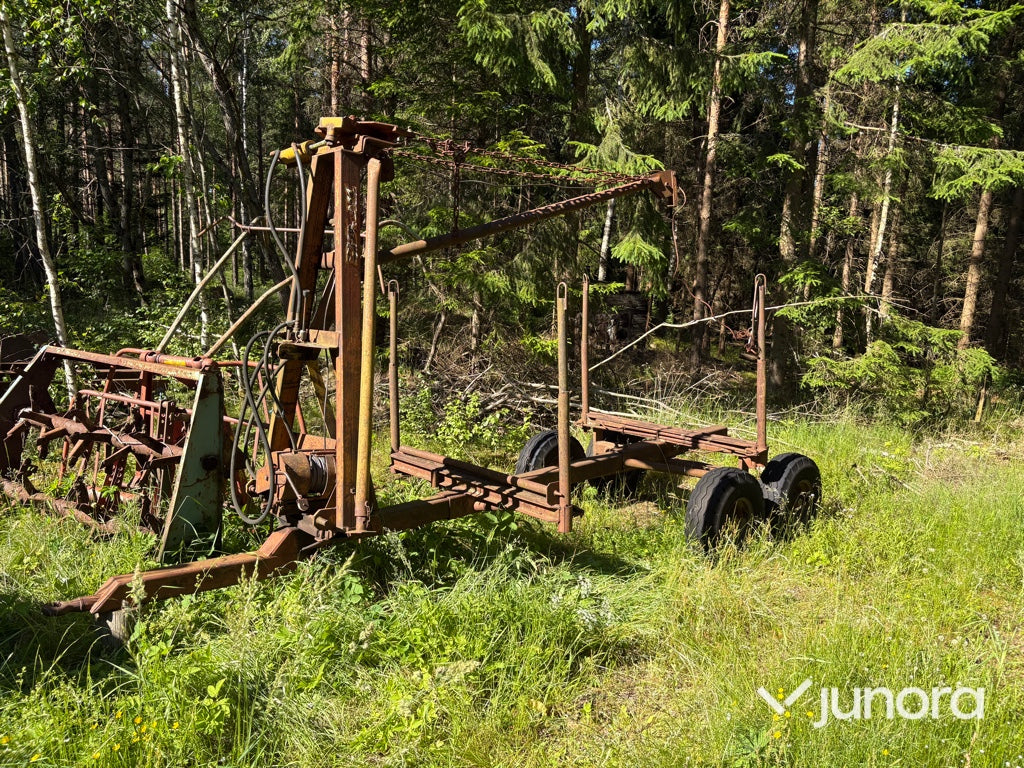 Skogsvagn - STA, Med hydraulisk kran