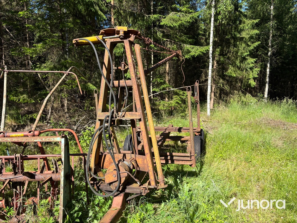 Skogsvagn - STA, Med hydraulisk kran