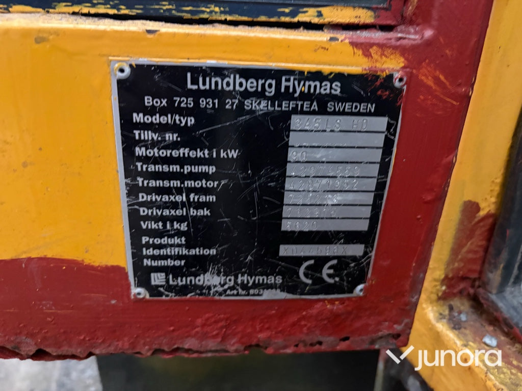 Redskapsbärare Lundberg 345 LS med vikplog och sandspridare