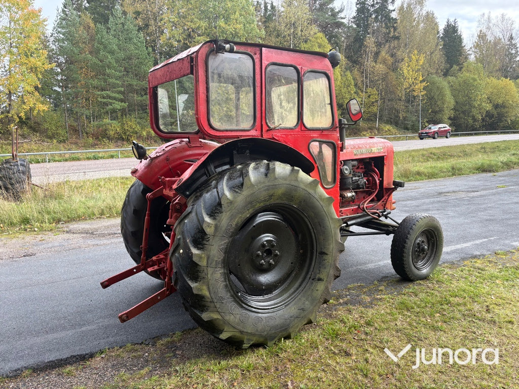Traktor Nuffield 10/60