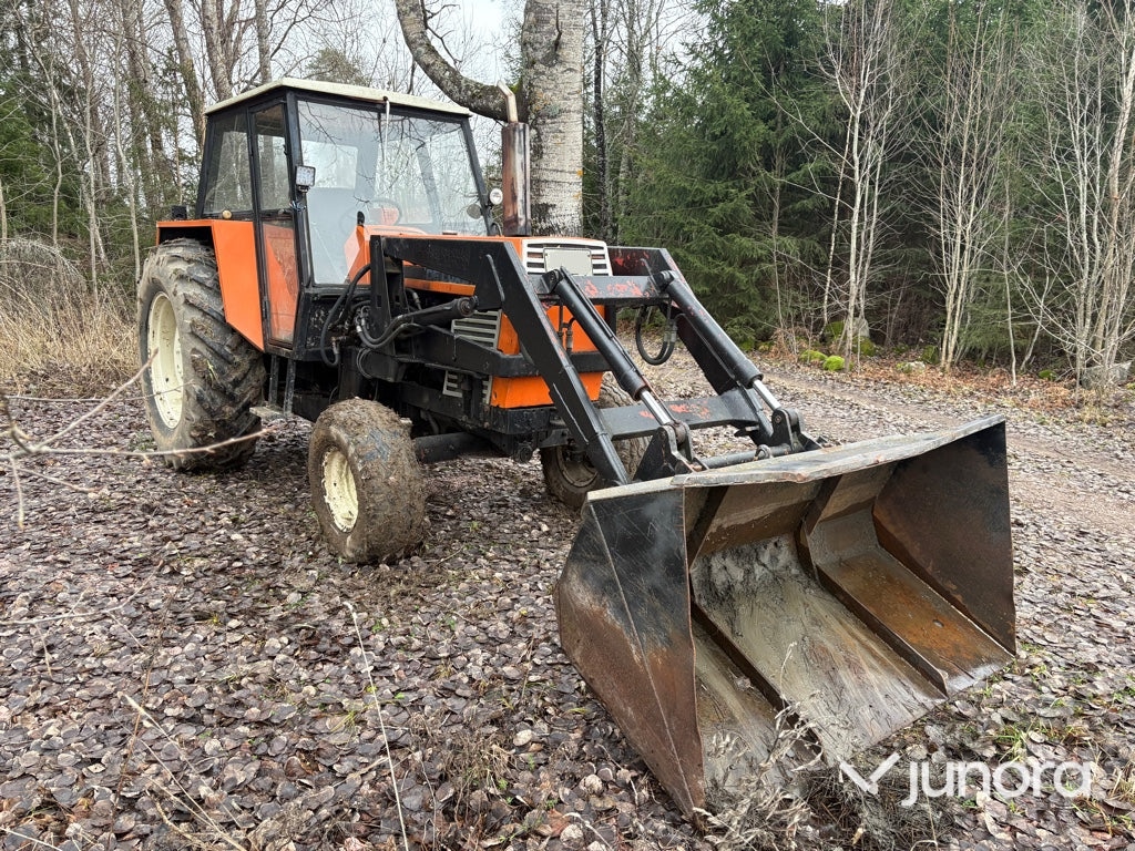 Traktor + Frontlastare - Ursus, C 385