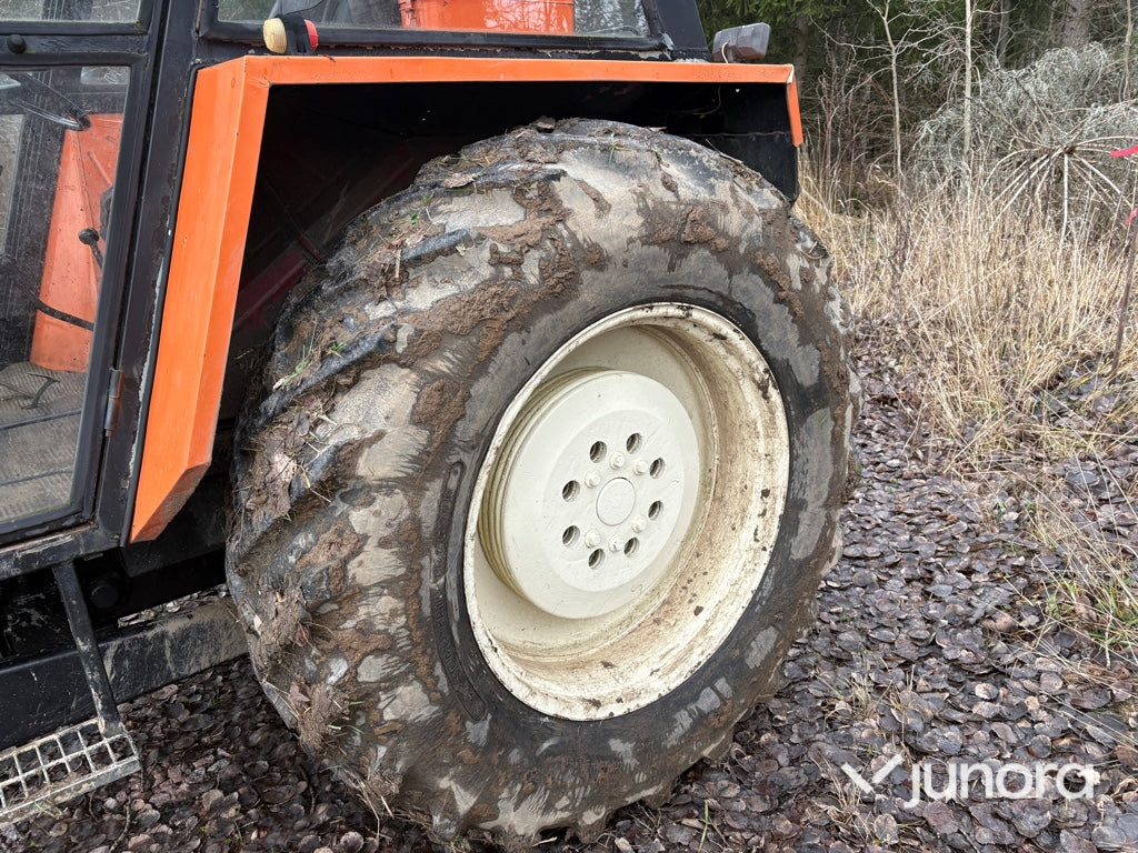 Traktor + Frontlastare - Ursus, C 385