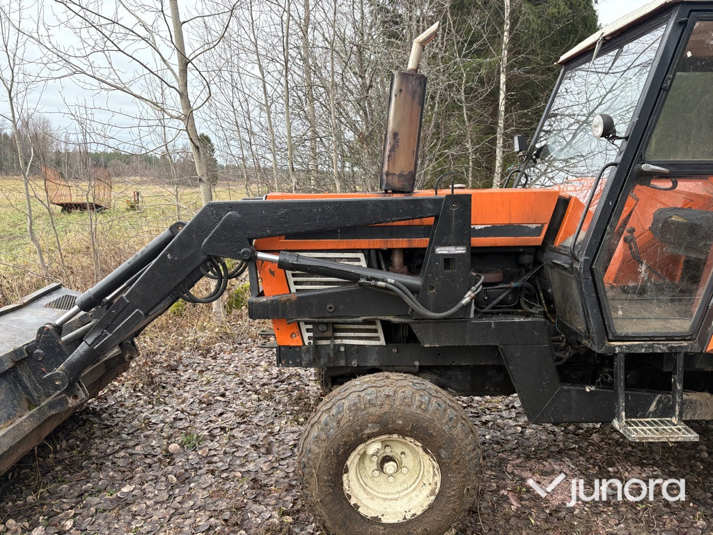 Traktor + Frontlastare - Ursus, C 385