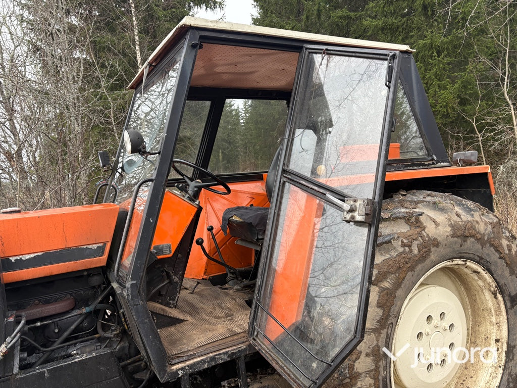 Traktor + Frontlastare - Ursus, C 385