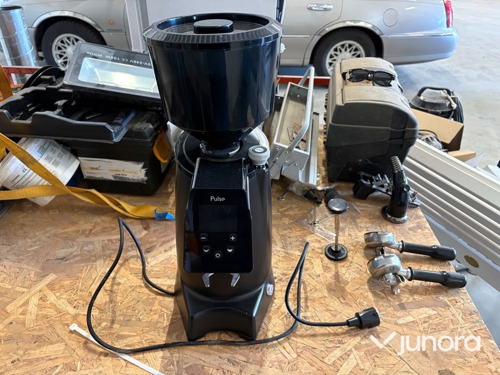 Espressomaskin med kaffekvarn - Expobar, 2-grupp