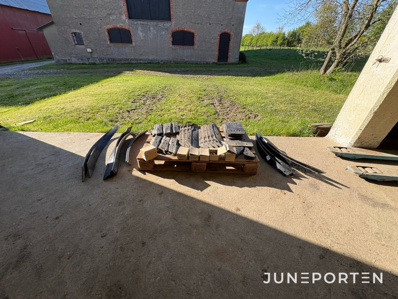 Nya slitdelar till plog av märket Kuhn med gallerkropp (VL-spalt)
