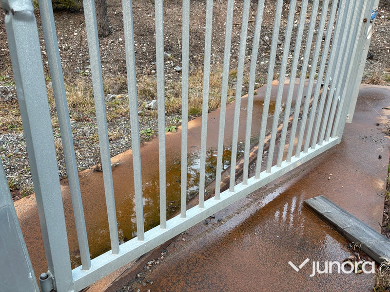 Elektrisk grind - med infobric