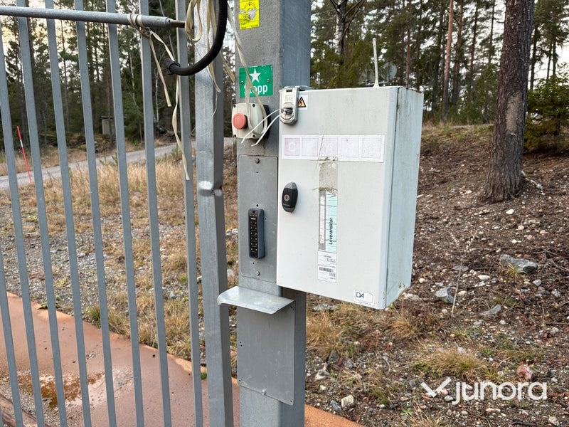 Elektrisk grind - med infobric