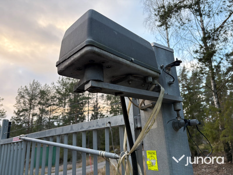 Elektrisk grind - med infobric