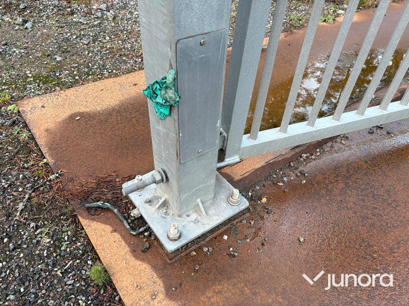 Elektrisk grind - med infobric