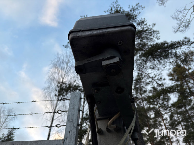 Elektrisk grind - med infobric