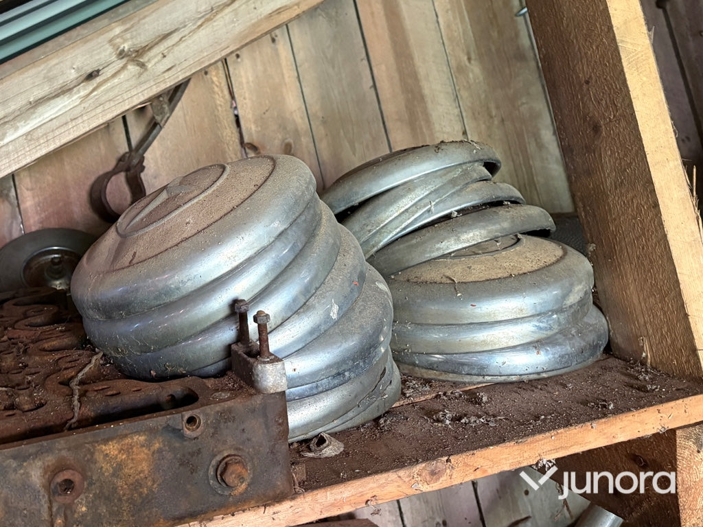 Mycket bildelar till FEN-MERCEDES W110