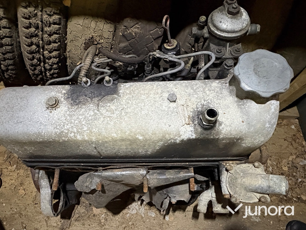 Mycket bildelar till FEN-MERCEDES W110