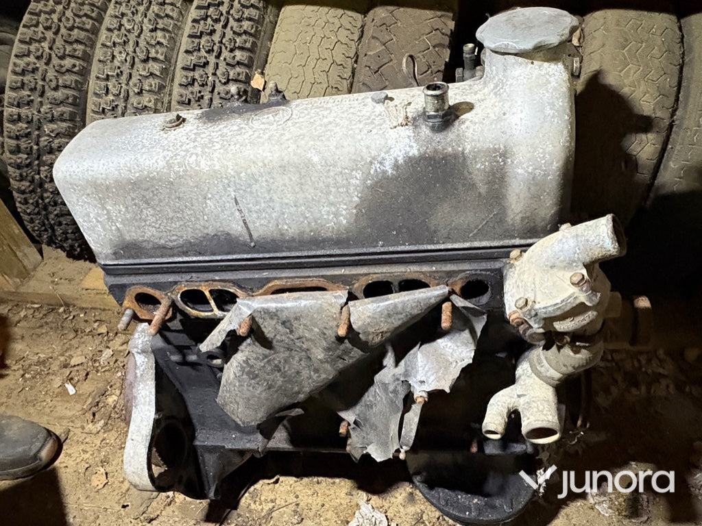 Mycket bildelar till FEN-MERCEDES W110