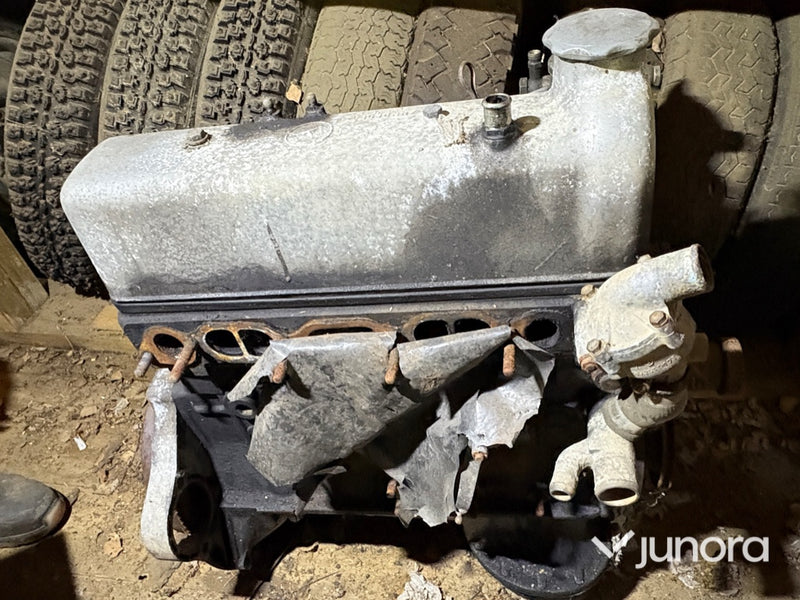 Mycket bildelar till FEN-MERCEDES W110