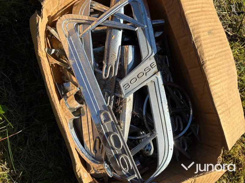 Mycket bildelar till FEN-MERCEDES W110