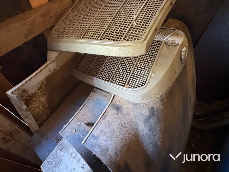 Mycket bildelar till FEN-MERCEDES W110