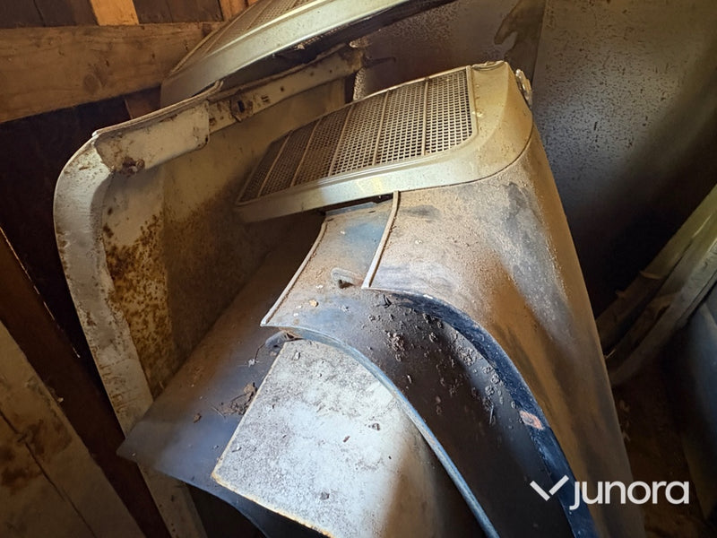 Mycket bildelar till FEN-MERCEDES W110