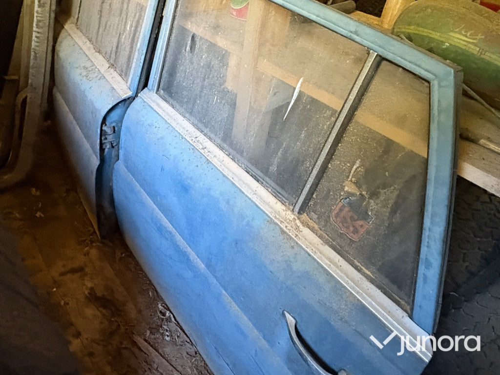 Mycket bildelar till FEN-MERCEDES W110