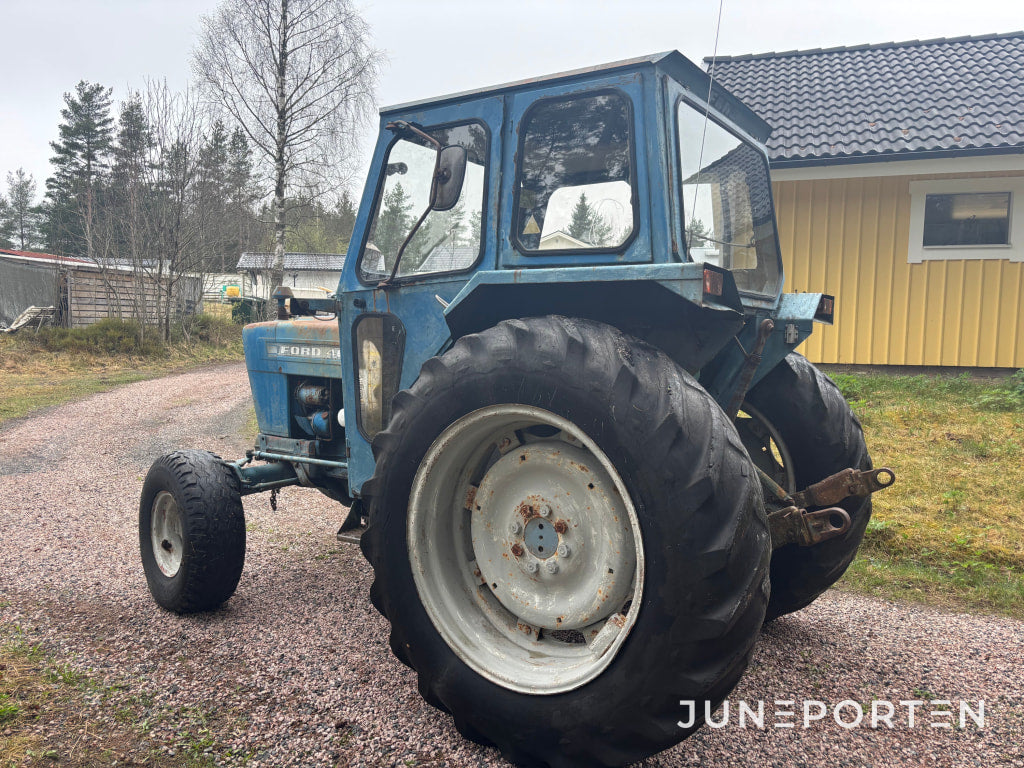 Traktor Ford 4000