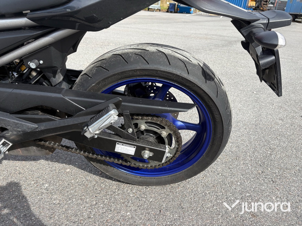 Motorcykel Yamaha XJ6 ABS