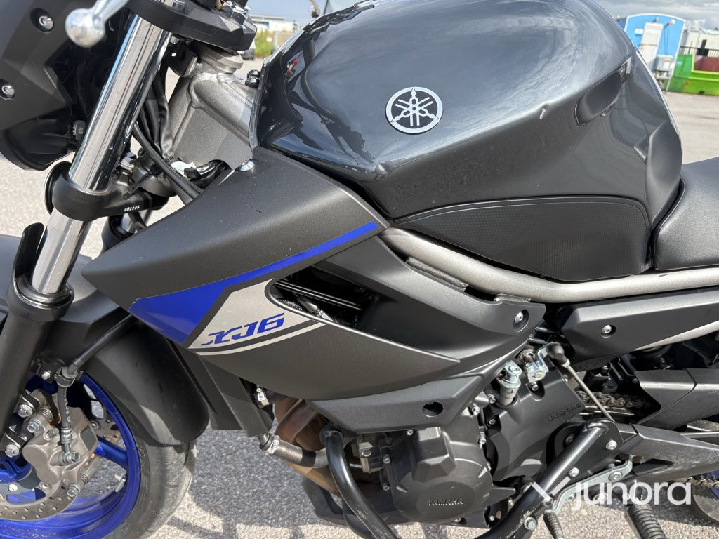 Motorcykel Yamaha XJ6 ABS
