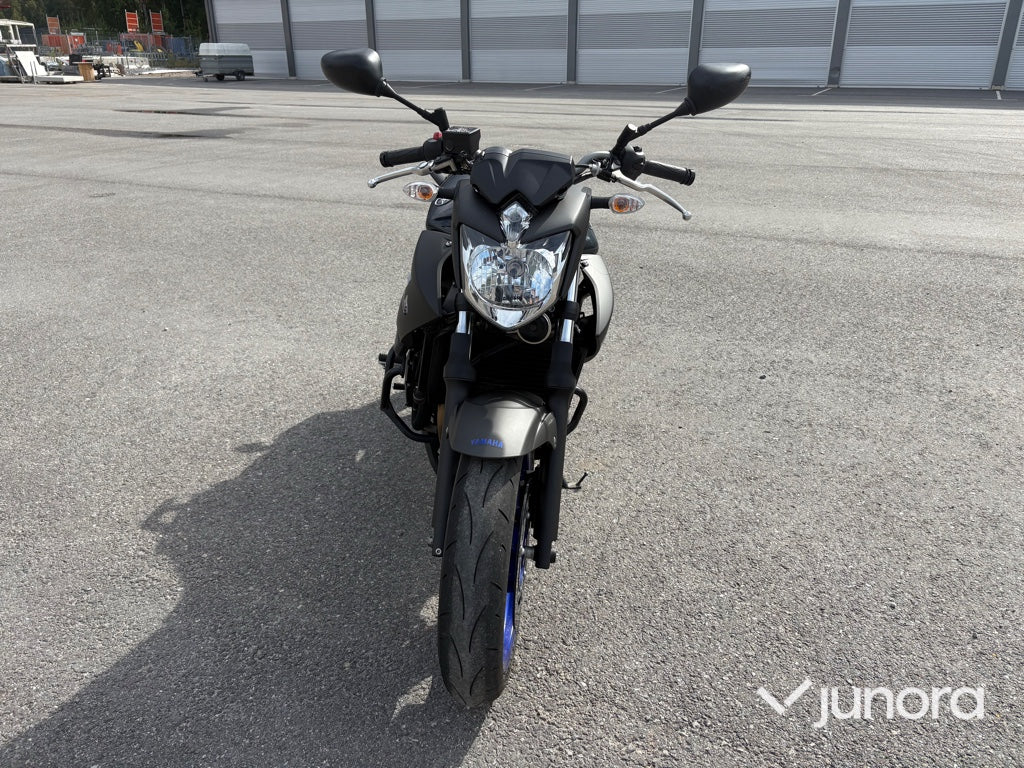 Motorcykel Yamaha XJ6 ABS