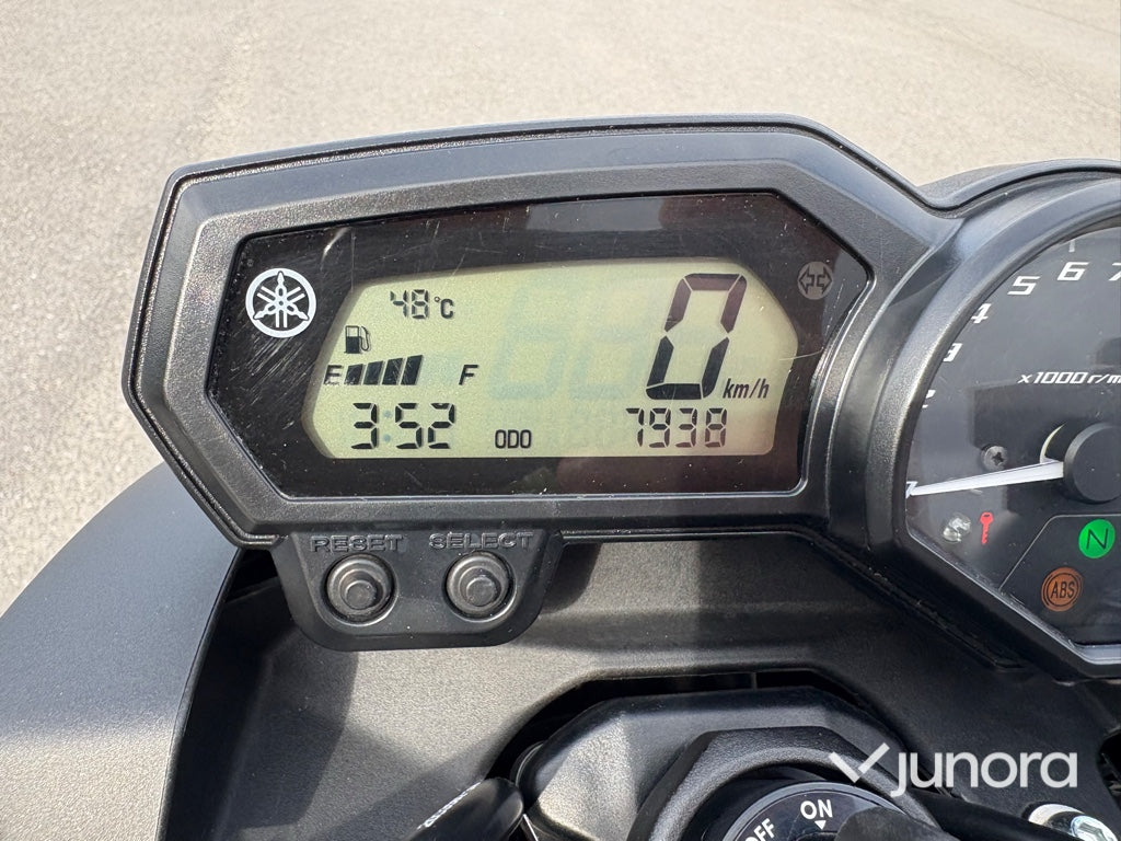 Motorcykel Yamaha XJ6 ABS
