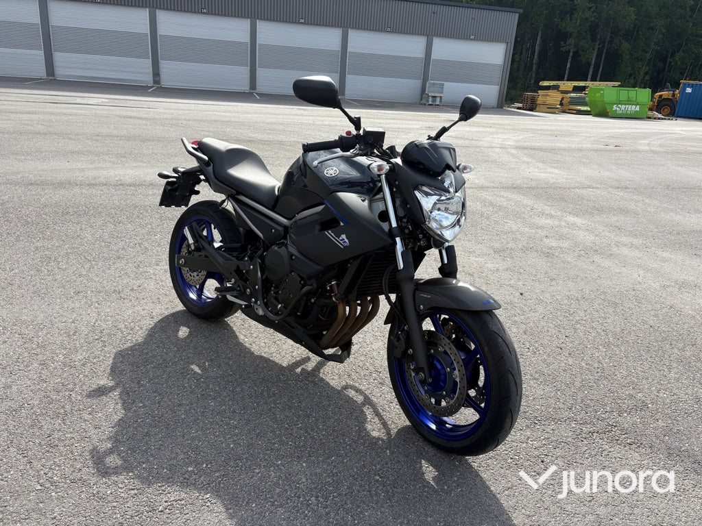 Motorcykel Yamaha XJ6 ABS