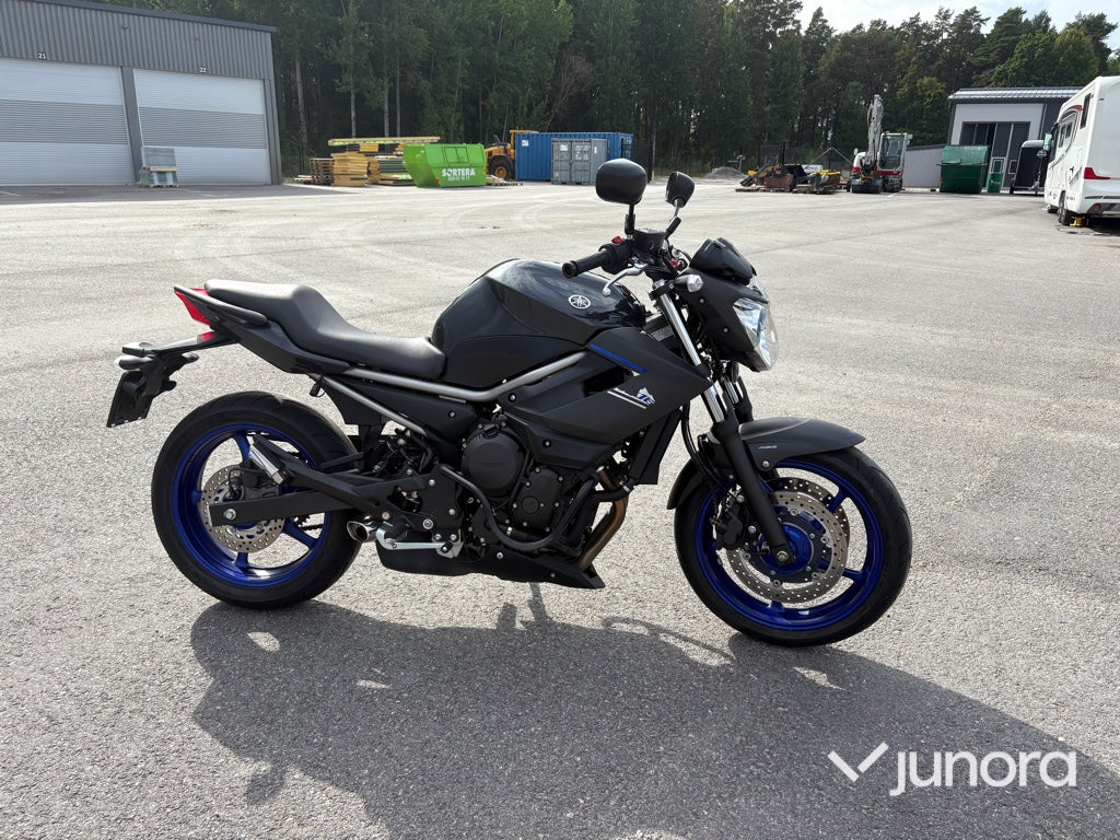 Motorcykel Yamaha XJ6 ABS