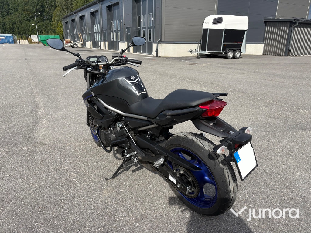 Motorcykel Yamaha XJ6 ABS