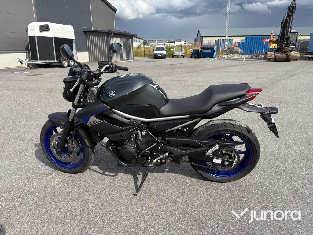 Motorcykel Yamaha XJ6 ABS