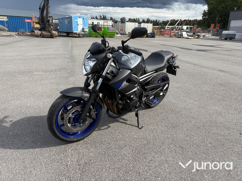 Motorcykel Yamaha XJ6 ABS