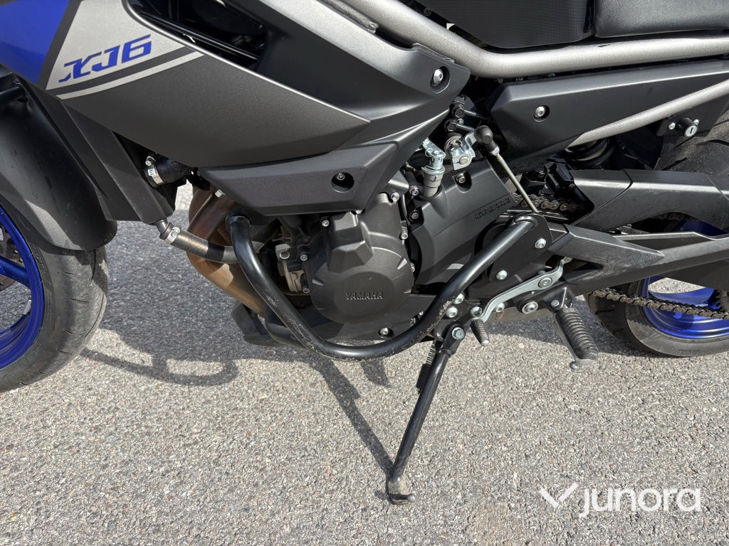 Motorcykel Yamaha XJ6 ABS